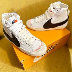 New size 5.5 grade school